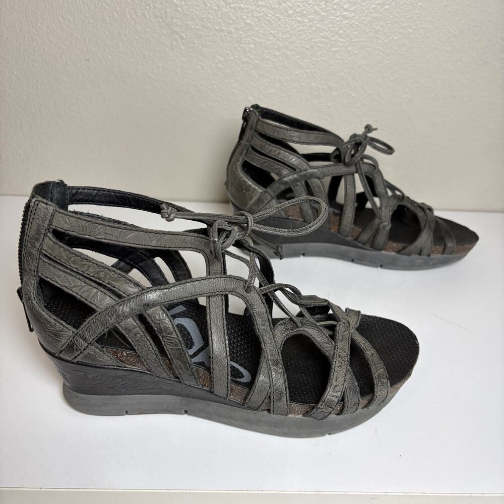 OTBT Sandals Women Sz 8M Metallic Gladiator Gray Leather Platform Wedge Chunky